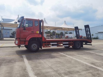 挖掘機(jī)平板運(yùn)輸車(chē)順利發(fā)往山西榆次市，熱處理設(shè)備加工助力高效運(yùn)輸